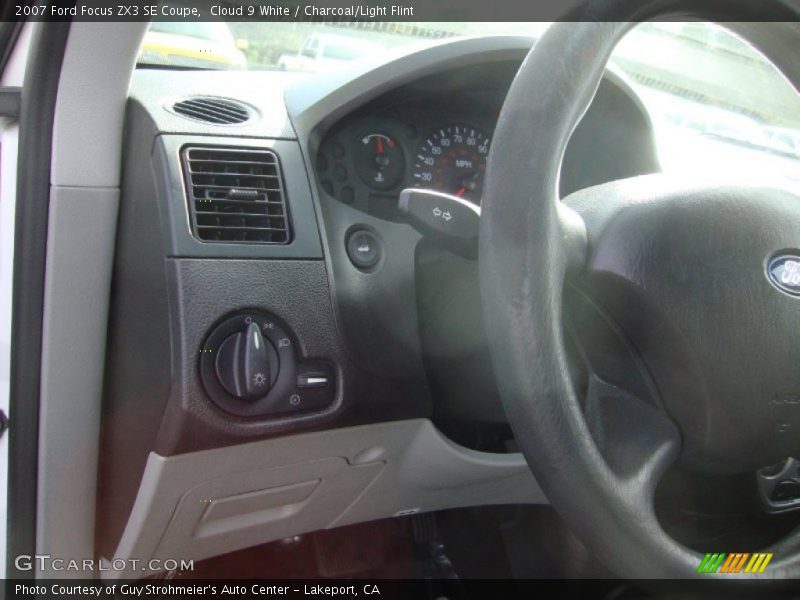 Cloud 9 White / Charcoal/Light Flint 2007 Ford Focus ZX3 SE Coupe
