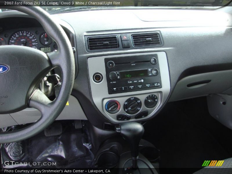 Cloud 9 White / Charcoal/Light Flint 2007 Ford Focus ZX3 SE Coupe