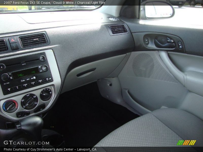 Cloud 9 White / Charcoal/Light Flint 2007 Ford Focus ZX3 SE Coupe