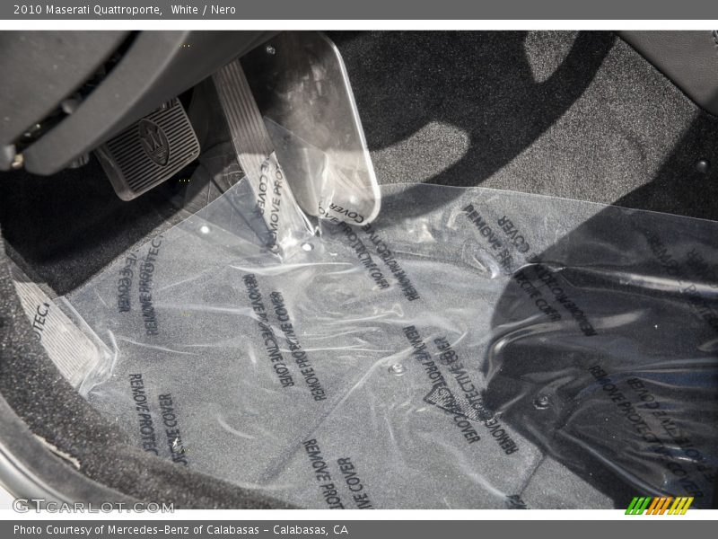 White / Nero 2010 Maserati Quattroporte