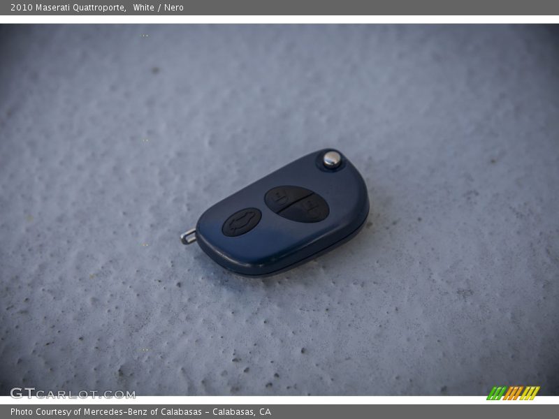 White / Nero 2010 Maserati Quattroporte