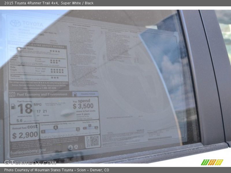 Super White / Black 2015 Toyota 4Runner Trail 4x4