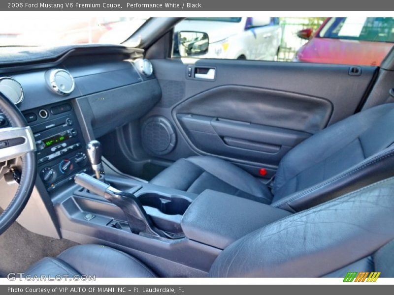 Performance White / Black 2006 Ford Mustang V6 Premium Coupe
