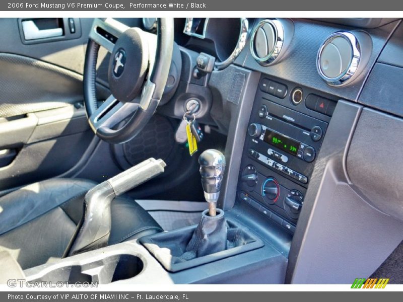 Performance White / Black 2006 Ford Mustang V6 Premium Coupe