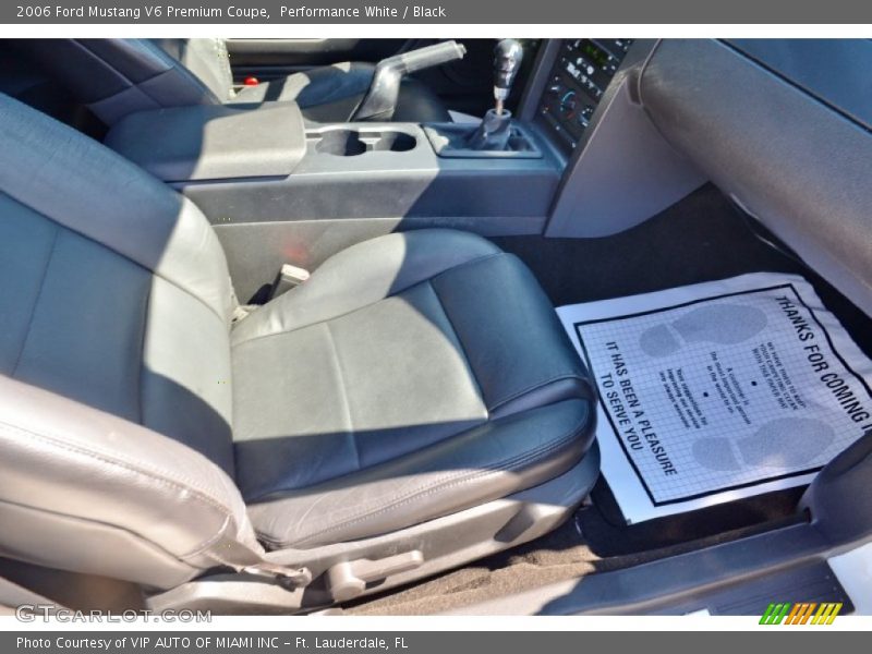 Performance White / Black 2006 Ford Mustang V6 Premium Coupe