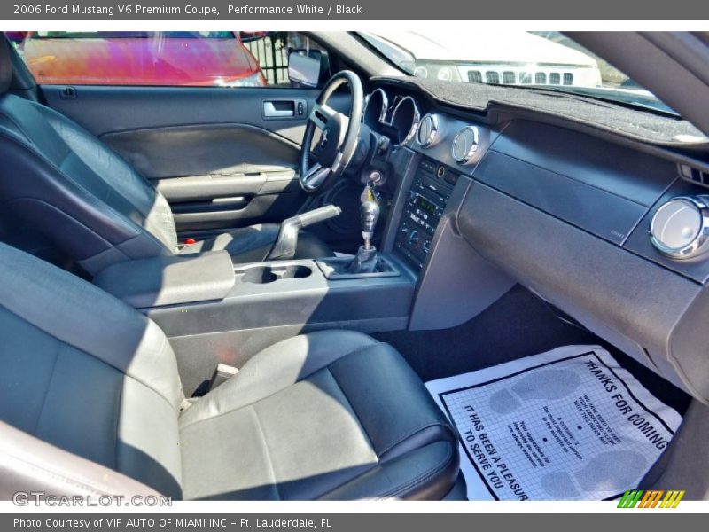Performance White / Black 2006 Ford Mustang V6 Premium Coupe
