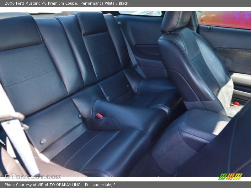 Performance White / Black 2006 Ford Mustang V6 Premium Coupe