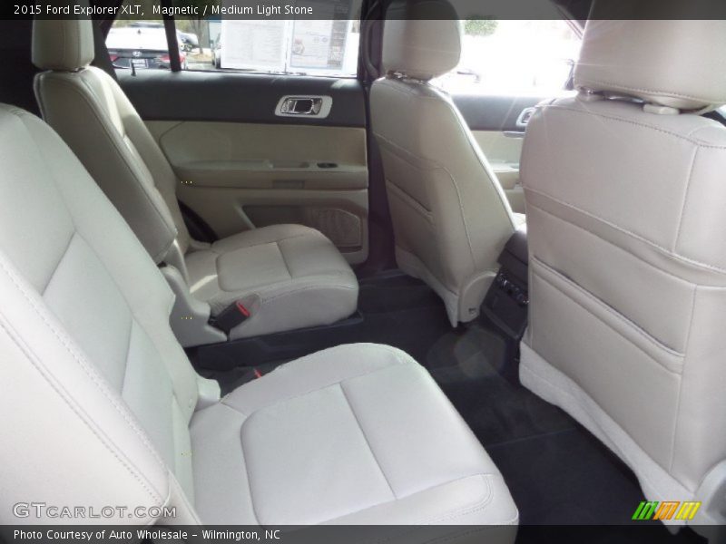 Magnetic / Medium Light Stone 2015 Ford Explorer XLT