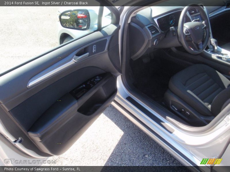 Ingot Silver / Charcoal Black 2014 Ford Fusion SE