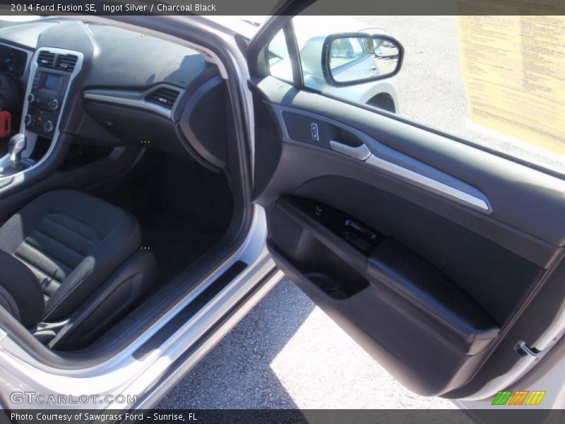Ingot Silver / Charcoal Black 2014 Ford Fusion SE
