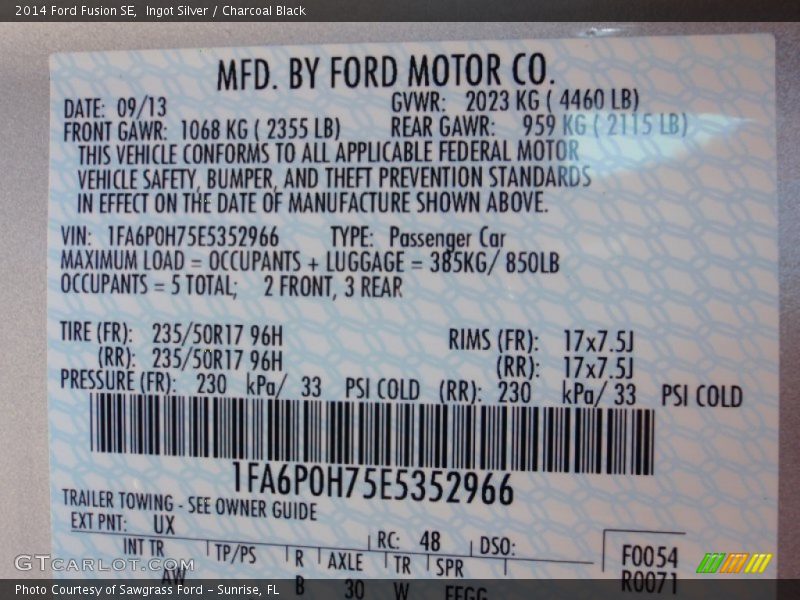 Ingot Silver / Charcoal Black 2014 Ford Fusion SE