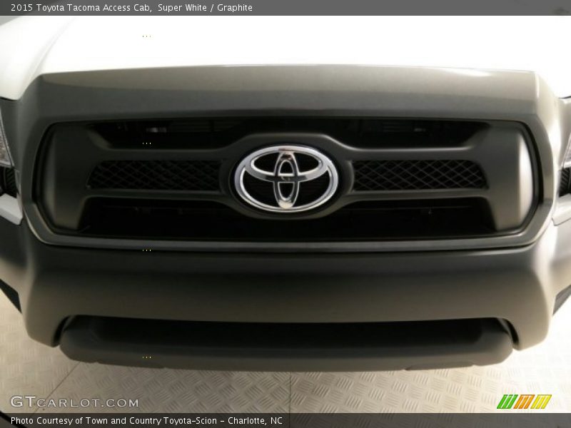 Super White / Graphite 2015 Toyota Tacoma Access Cab