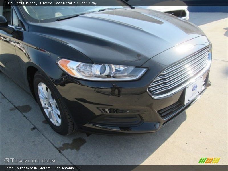 Tuxedo Black Metallic / Earth Gray 2015 Ford Fusion S