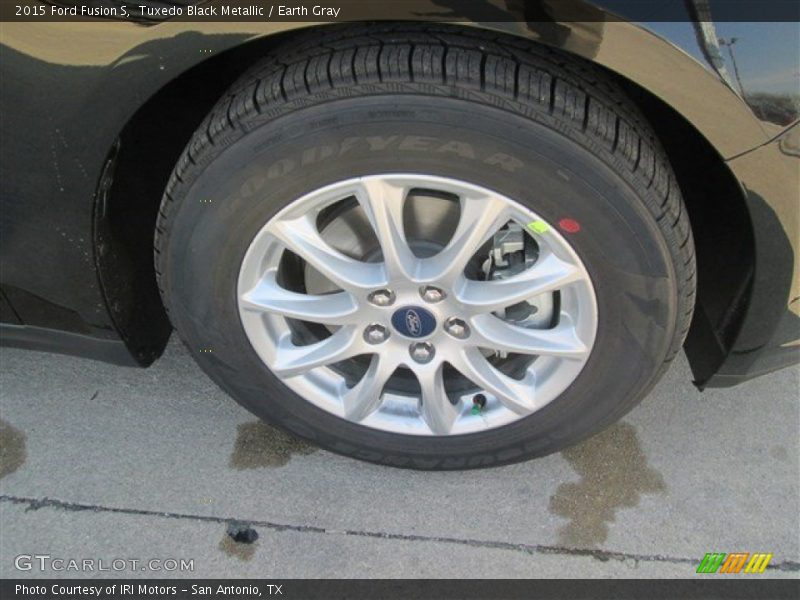 Tuxedo Black Metallic / Earth Gray 2015 Ford Fusion S