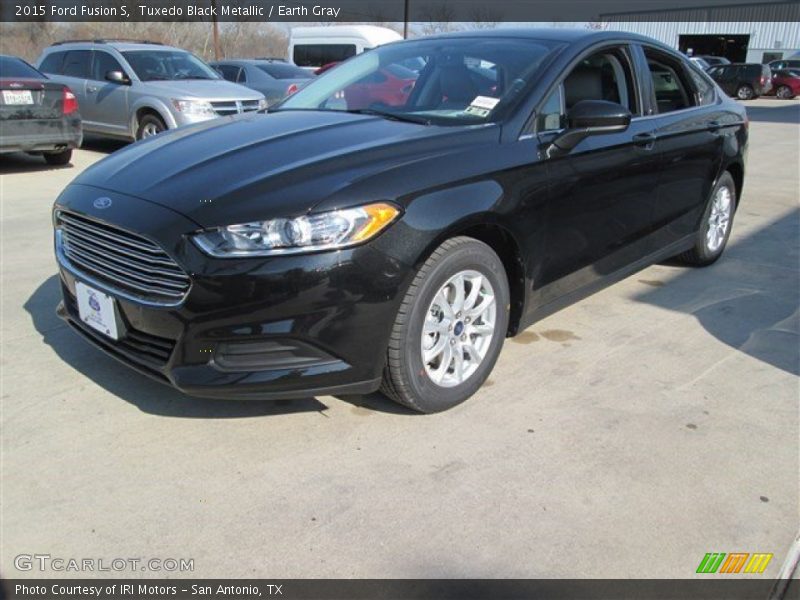 Tuxedo Black Metallic / Earth Gray 2015 Ford Fusion S