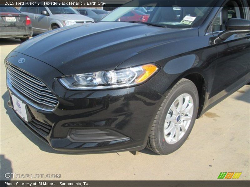 Tuxedo Black Metallic / Earth Gray 2015 Ford Fusion S