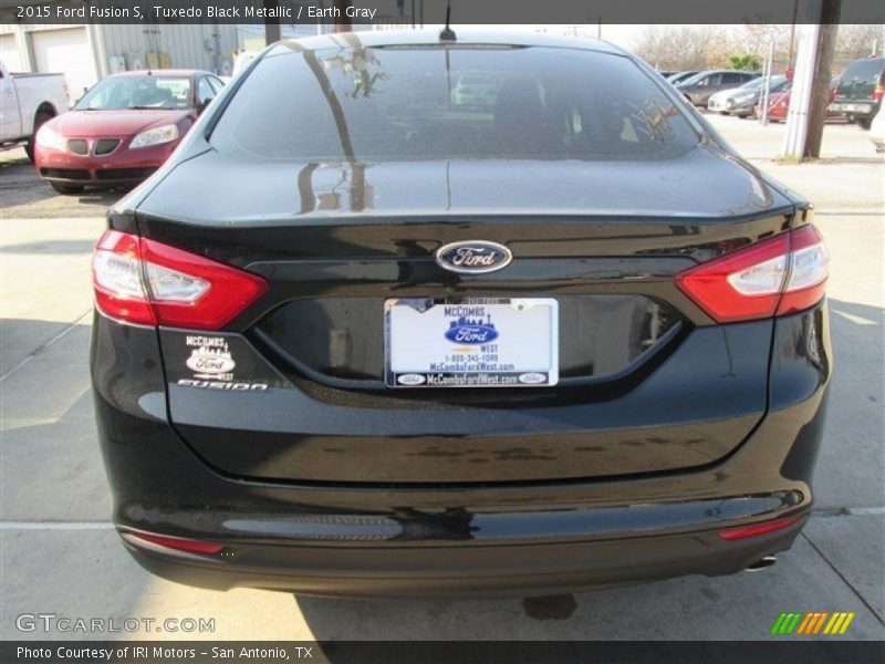 Tuxedo Black Metallic / Earth Gray 2015 Ford Fusion S
