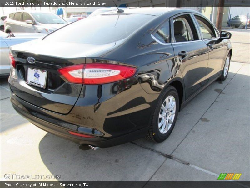 Tuxedo Black Metallic / Earth Gray 2015 Ford Fusion S