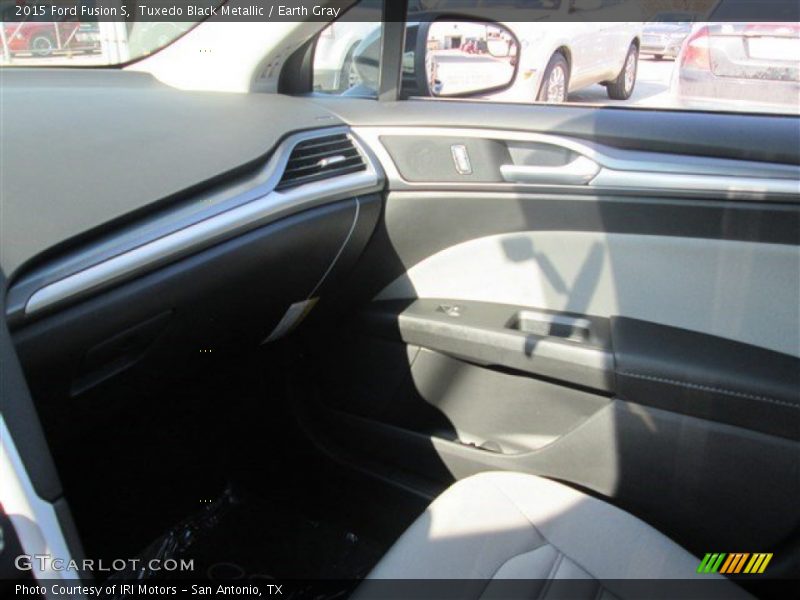 Tuxedo Black Metallic / Earth Gray 2015 Ford Fusion S