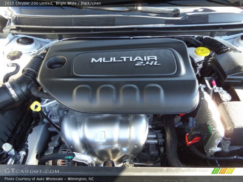 Bright White / Black/Linen 2015 Chrysler 200 Limited