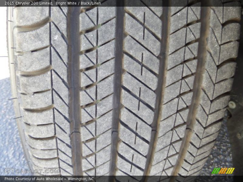 Bright White / Black/Linen 2015 Chrysler 200 Limited