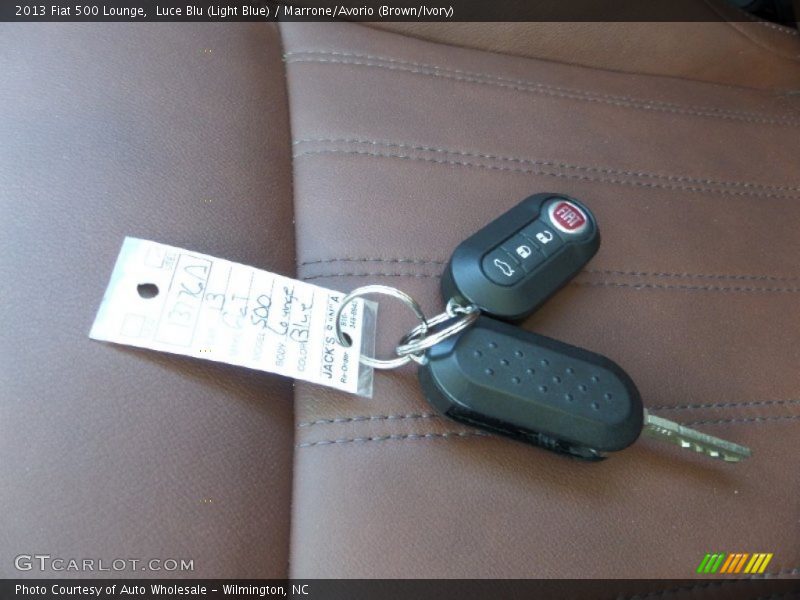 Luce Blu (Light Blue) / Marrone/Avorio (Brown/Ivory) 2013 Fiat 500 Lounge