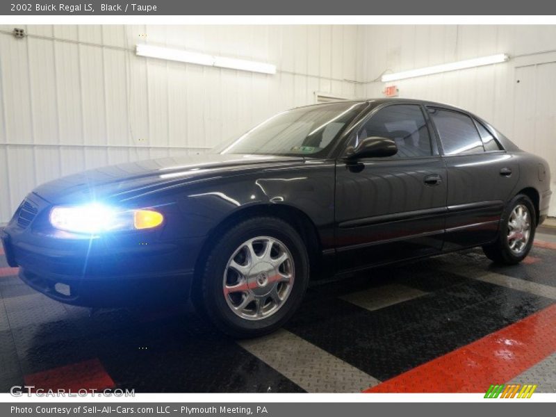 Black / Taupe 2002 Buick Regal LS