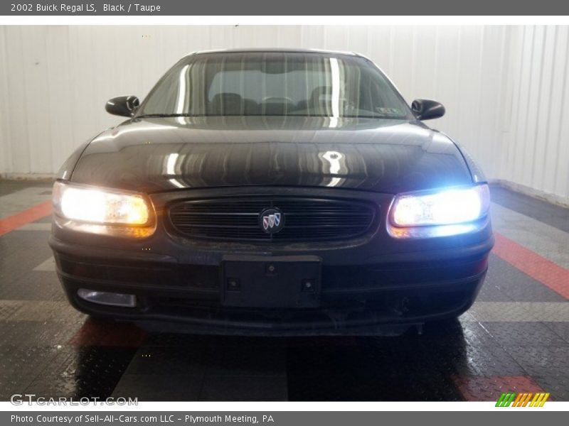 Black / Taupe 2002 Buick Regal LS