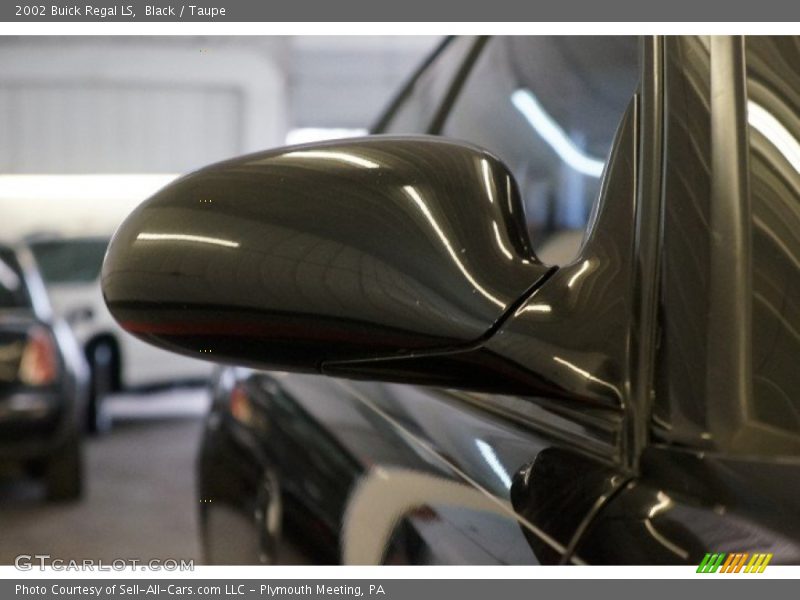 Black / Taupe 2002 Buick Regal LS