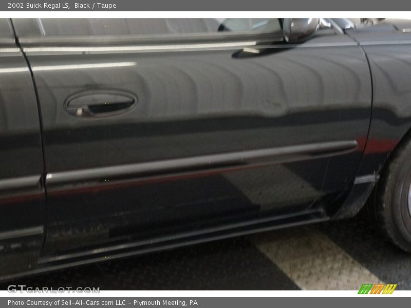 Black / Taupe 2002 Buick Regal LS
