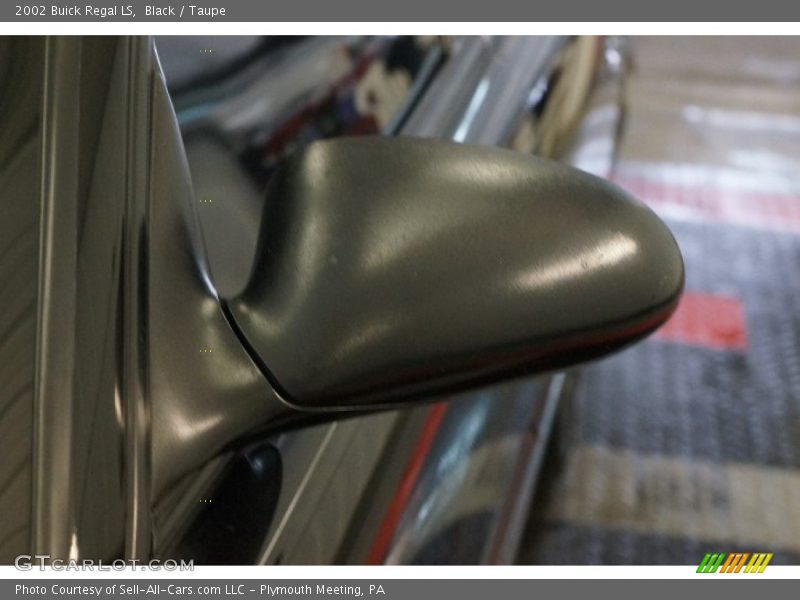 Black / Taupe 2002 Buick Regal LS