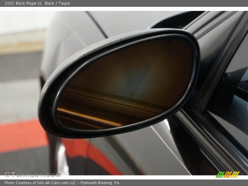 Black / Taupe 2002 Buick Regal LS