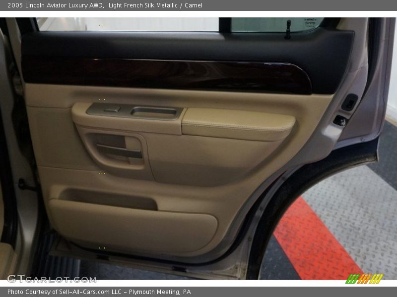 Light French Silk Metallic / Camel 2005 Lincoln Aviator Luxury AWD