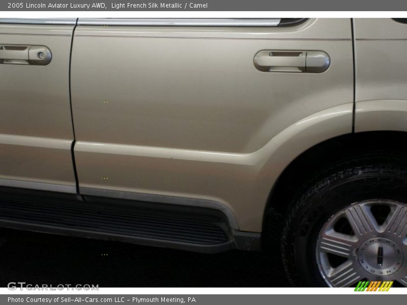 Light French Silk Metallic / Camel 2005 Lincoln Aviator Luxury AWD