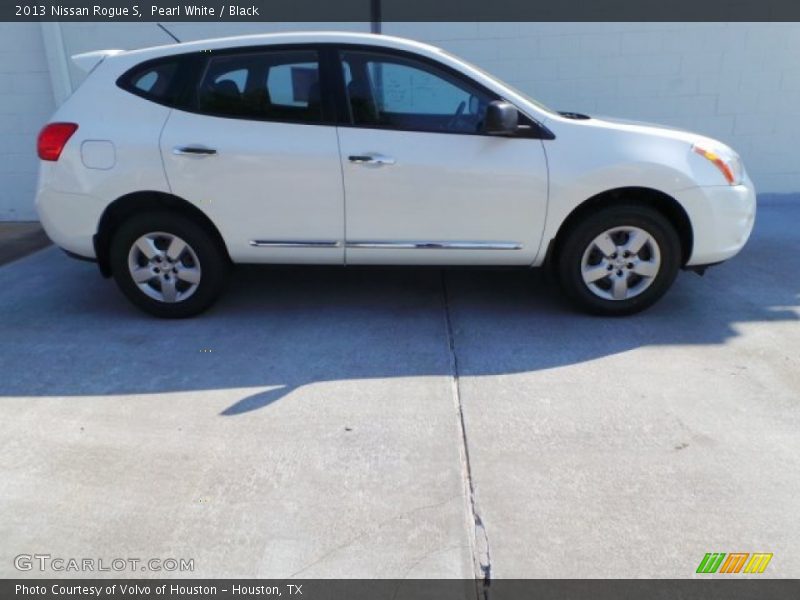 Pearl White / Black 2013 Nissan Rogue S
