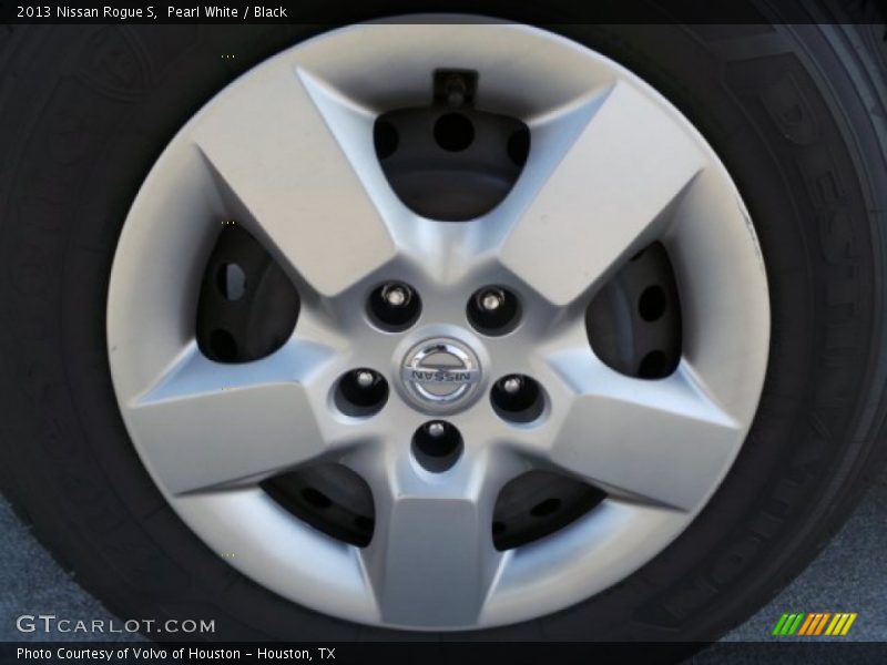 Pearl White / Black 2013 Nissan Rogue S