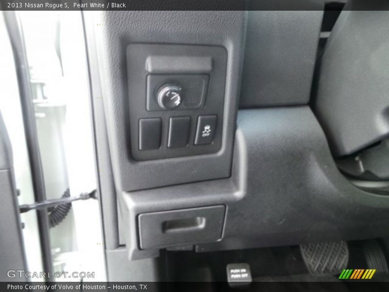 Pearl White / Black 2013 Nissan Rogue S