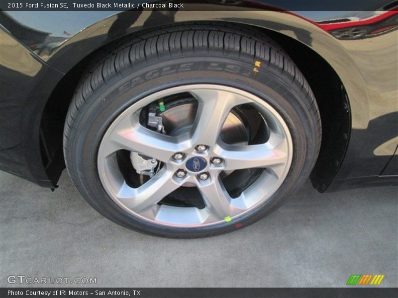 Tuxedo Black Metallic / Charcoal Black 2015 Ford Fusion SE