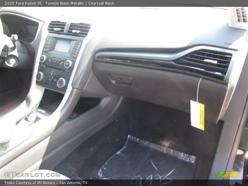 Tuxedo Black Metallic / Charcoal Black 2015 Ford Fusion SE