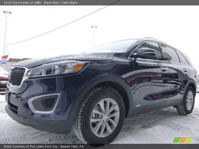 Front 3/4 View of 2016 Sorento LX AWD