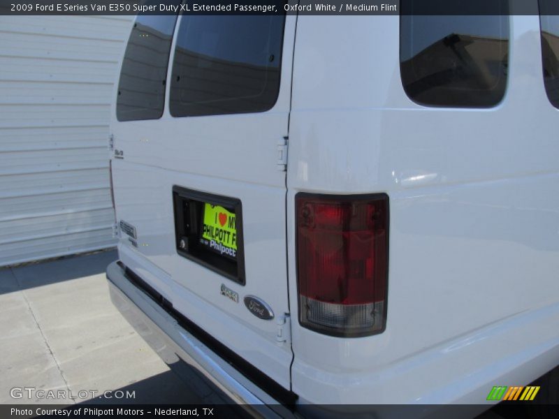 Oxford White / Medium Flint 2009 Ford E Series Van E350 Super Duty XL Extended Passenger
