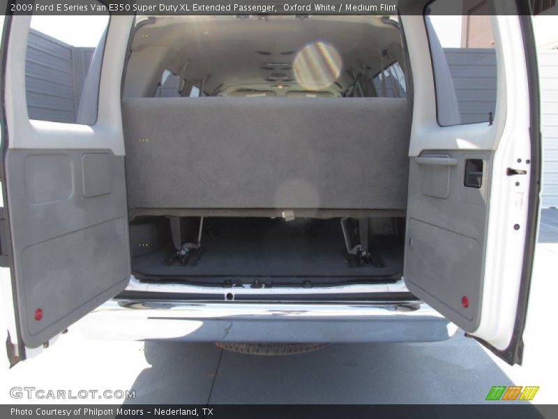 Oxford White / Medium Flint 2009 Ford E Series Van E350 Super Duty XL Extended Passenger