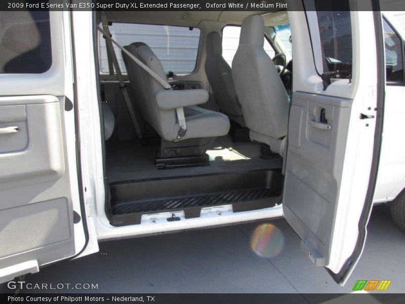 Oxford White / Medium Flint 2009 Ford E Series Van E350 Super Duty XL Extended Passenger
