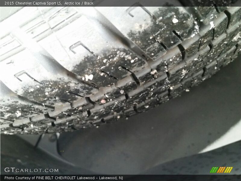 Arctic Ice / Black 2015 Chevrolet Captiva Sport LS