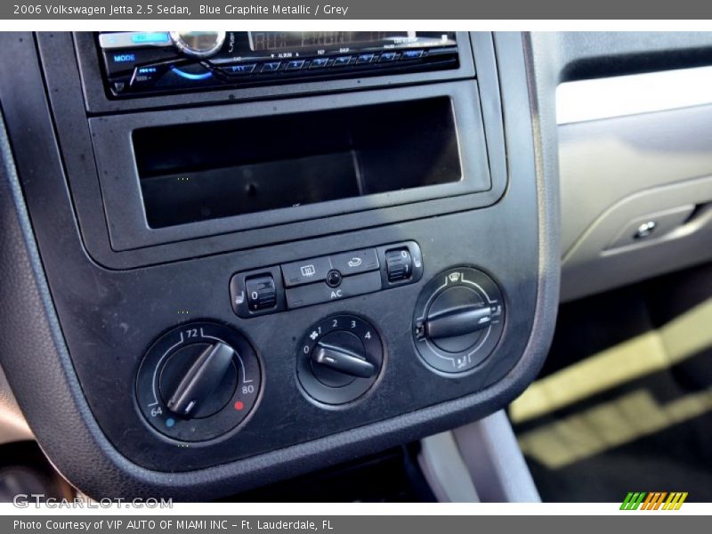 Controls of 2006 Jetta 2.5 Sedan