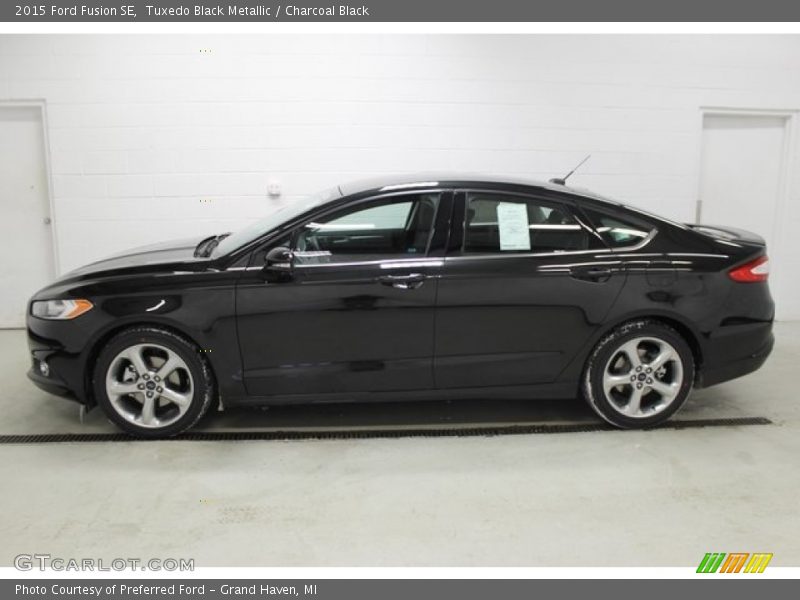 Tuxedo Black Metallic / Charcoal Black 2015 Ford Fusion SE