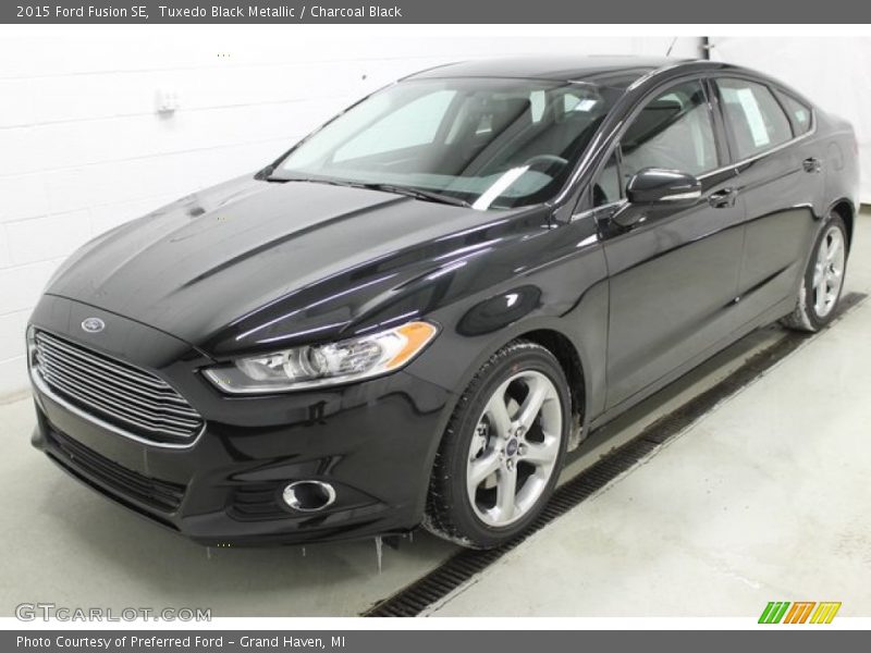 Tuxedo Black Metallic / Charcoal Black 2015 Ford Fusion SE