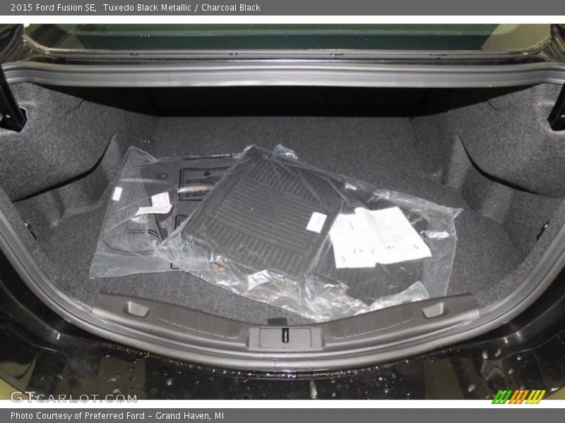Tuxedo Black Metallic / Charcoal Black 2015 Ford Fusion SE