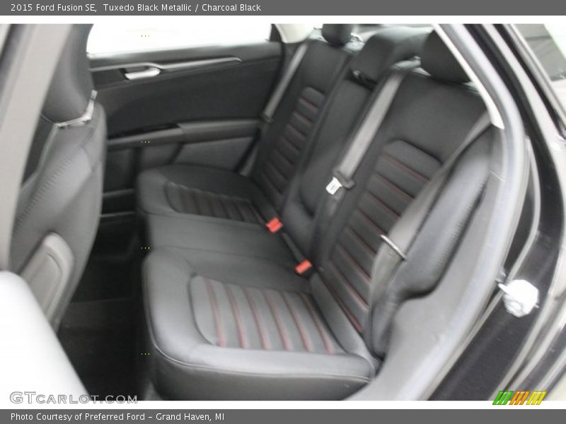 Tuxedo Black Metallic / Charcoal Black 2015 Ford Fusion SE