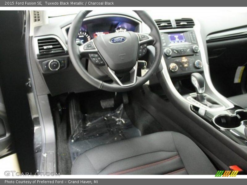 Tuxedo Black Metallic / Charcoal Black 2015 Ford Fusion SE